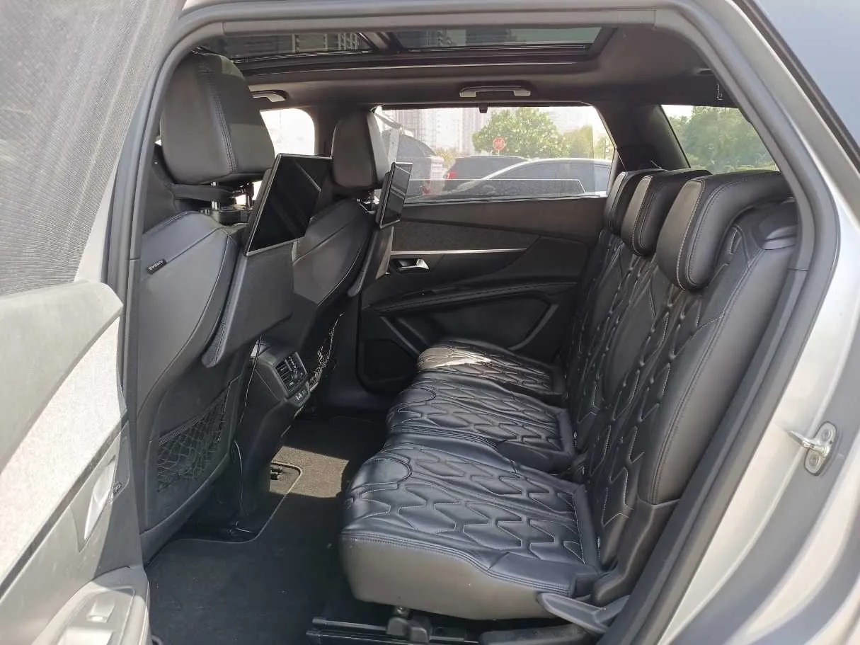 Car image 14