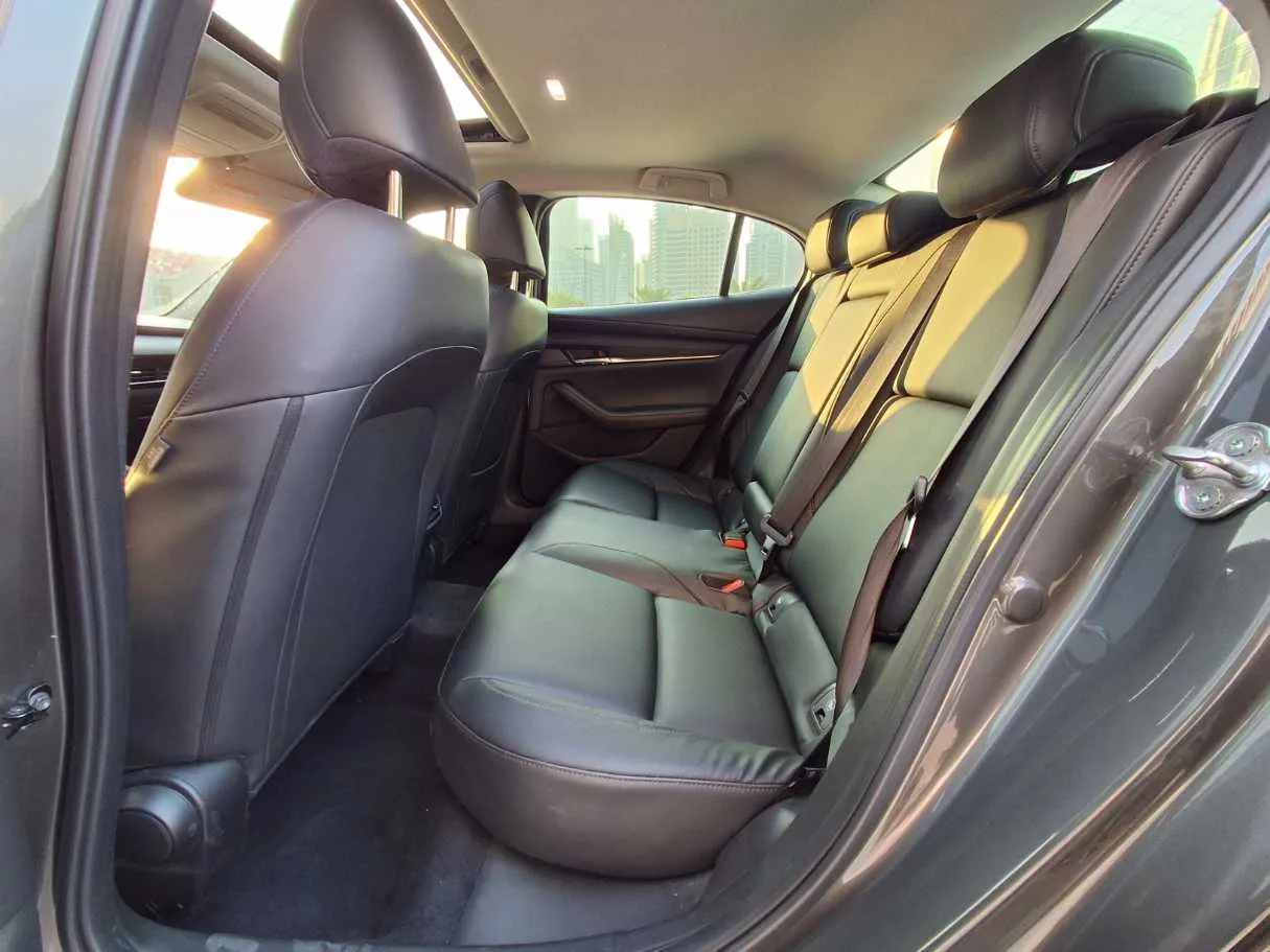 Car image 13