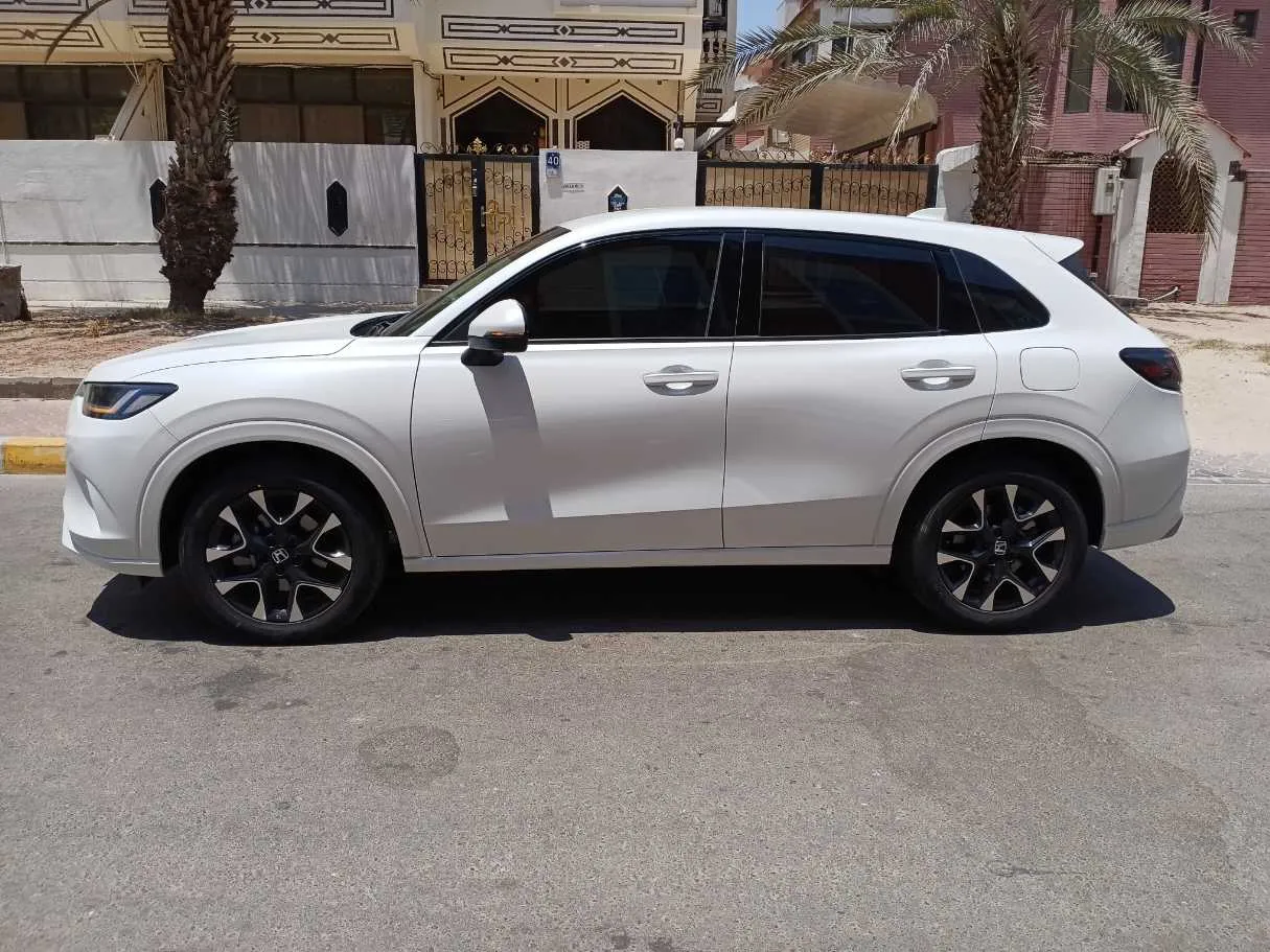 Car image 8