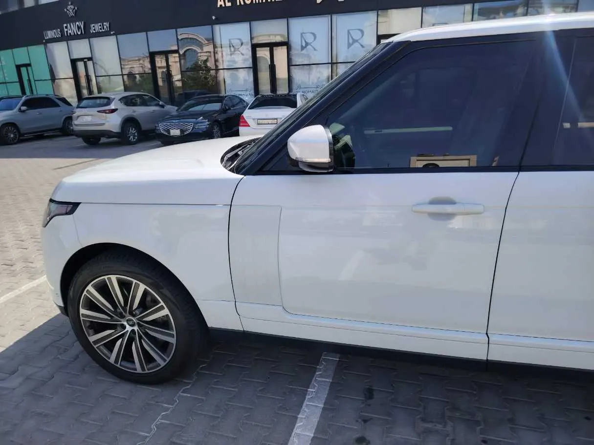 Car image 9