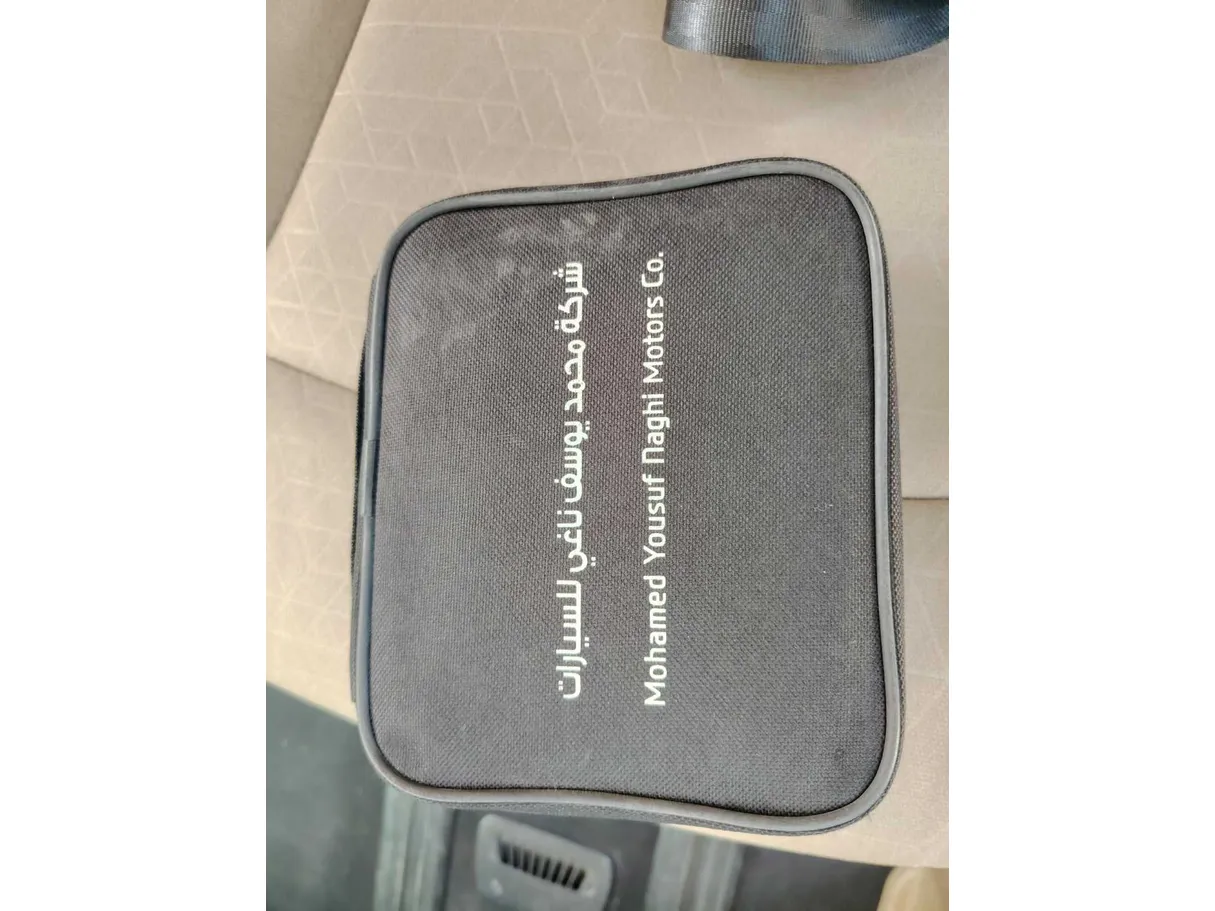 Car image 37