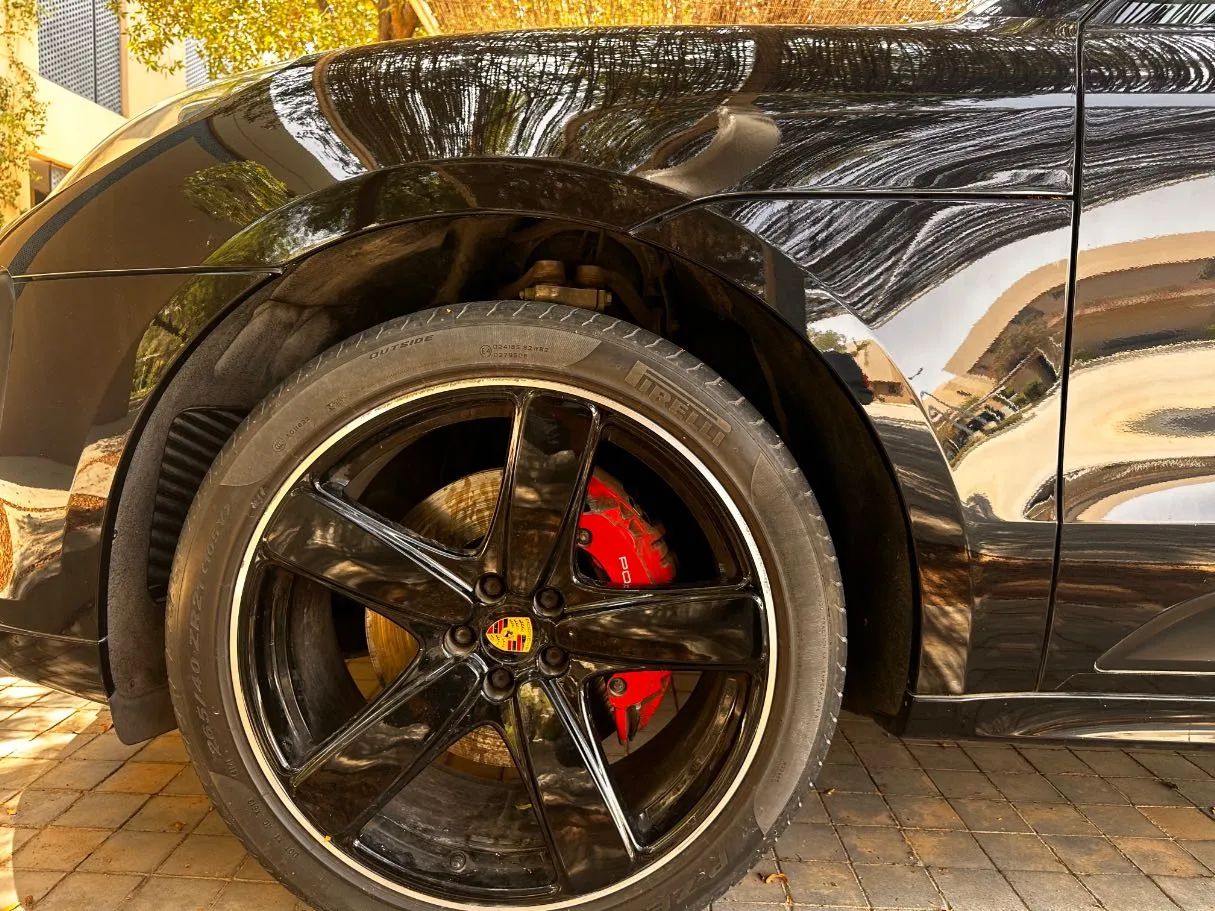 Car image 9