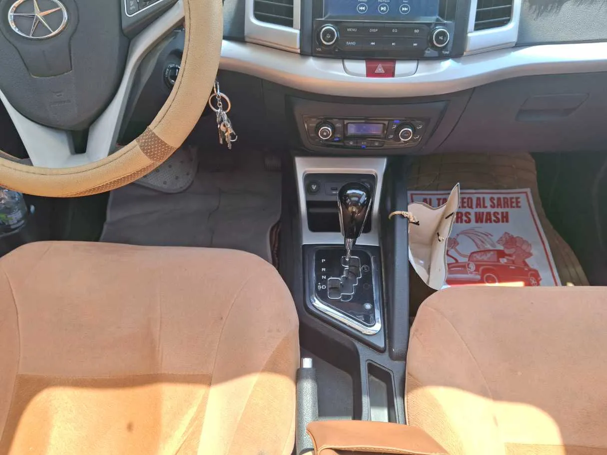 Car image 16