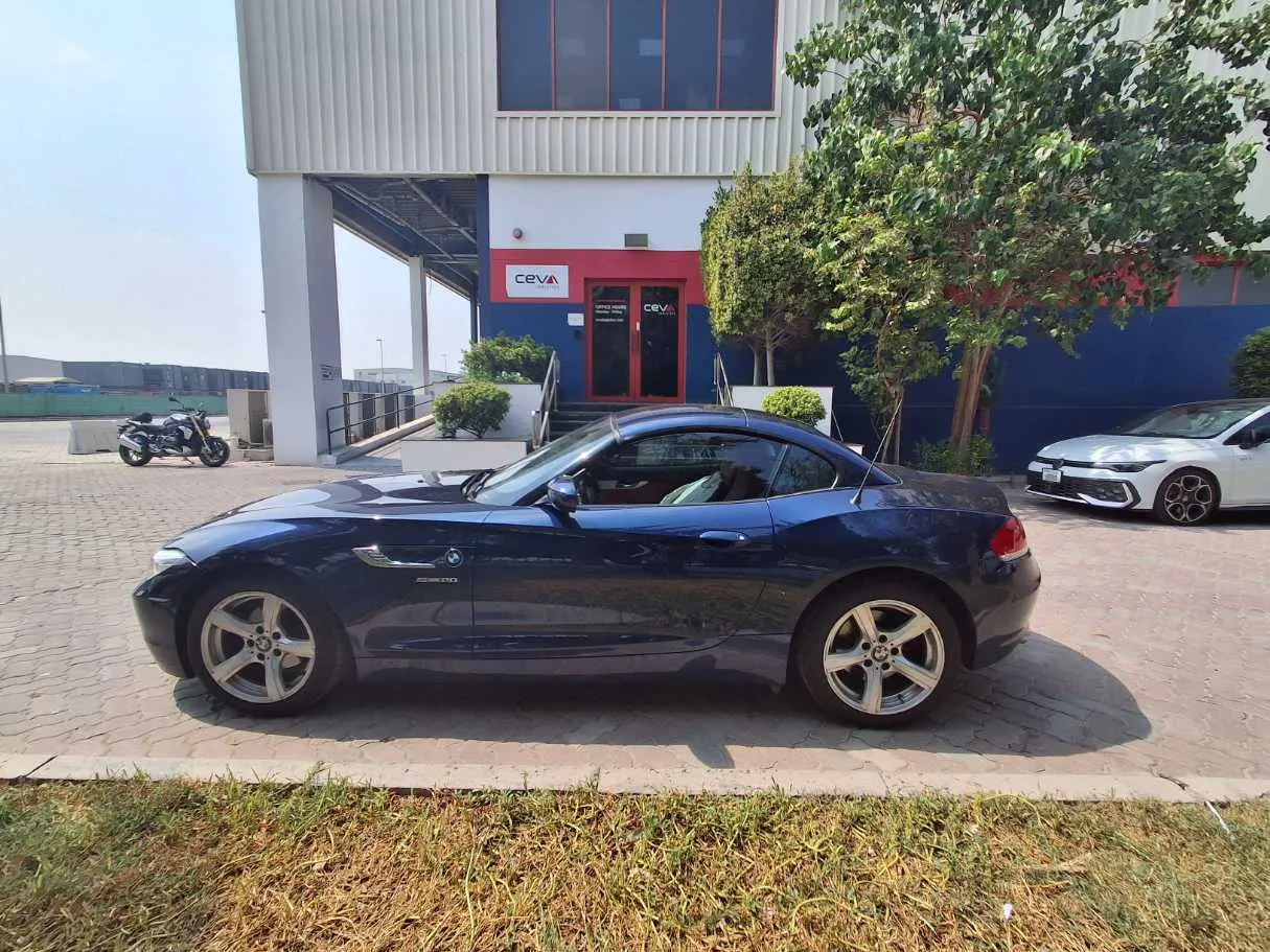 Car image 4