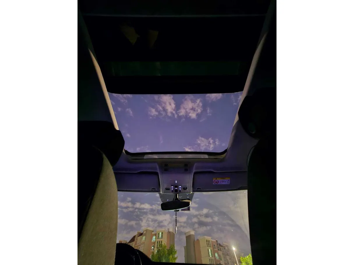 Car image 26