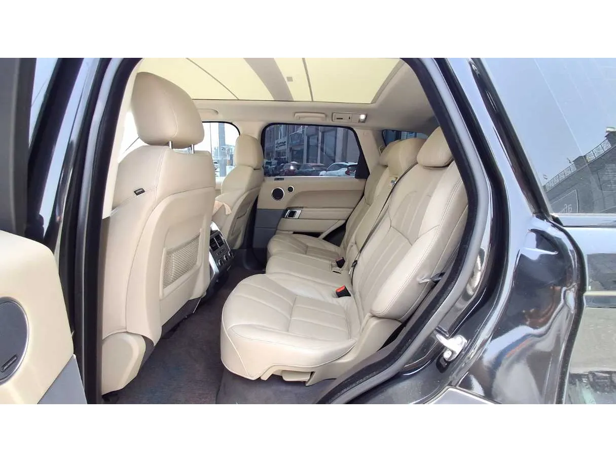 Car image 13