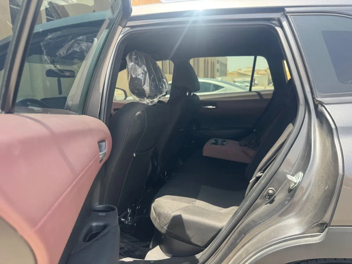 Car image 13