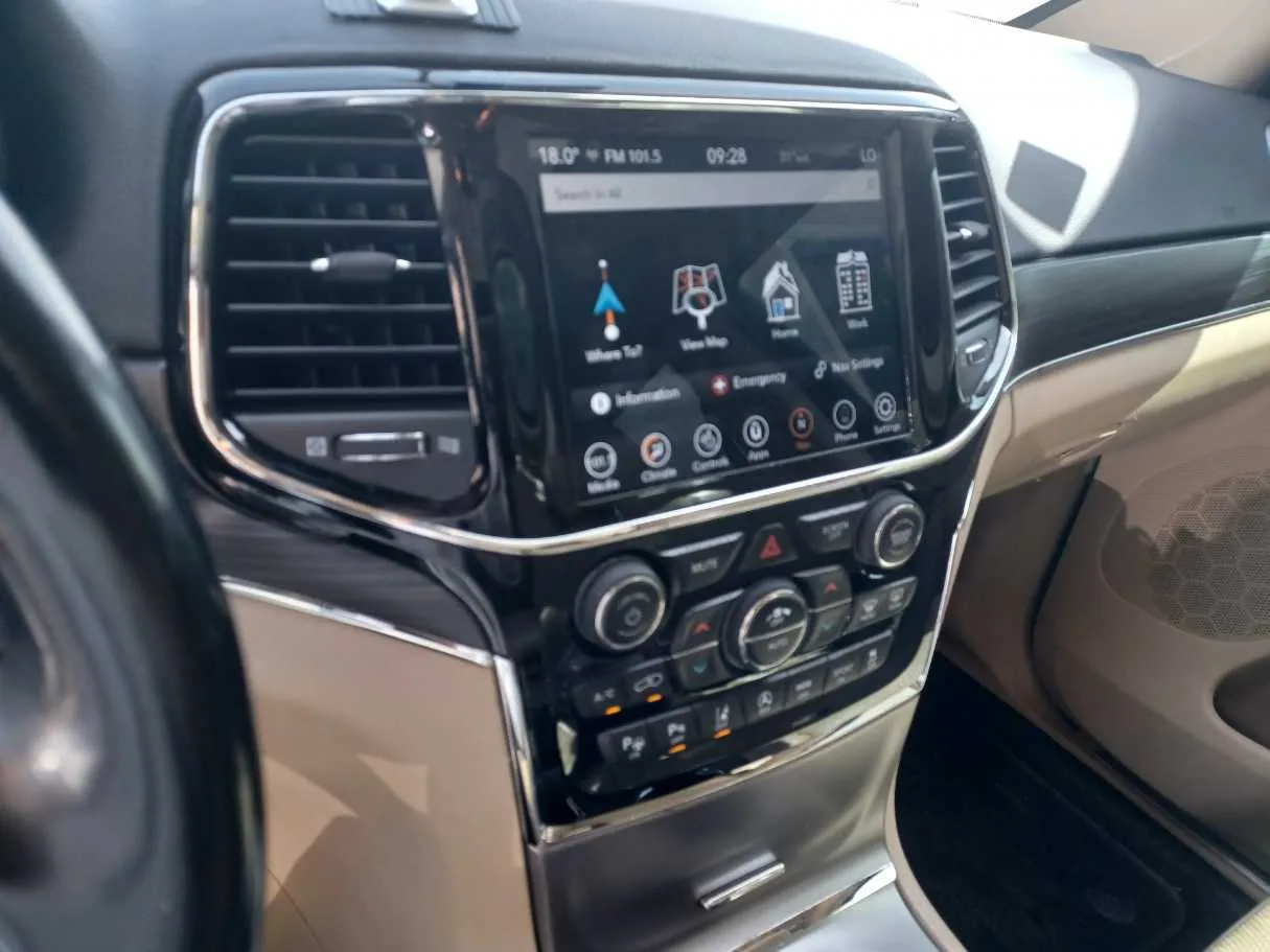 Car image 18