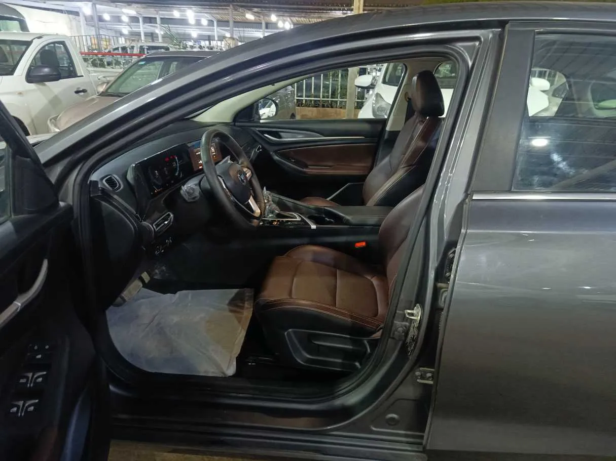 Car image 13