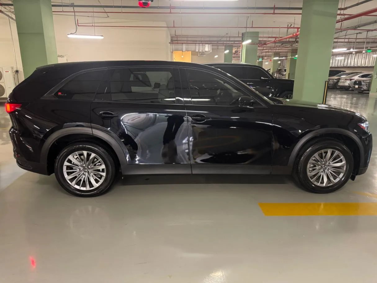 Car image 4