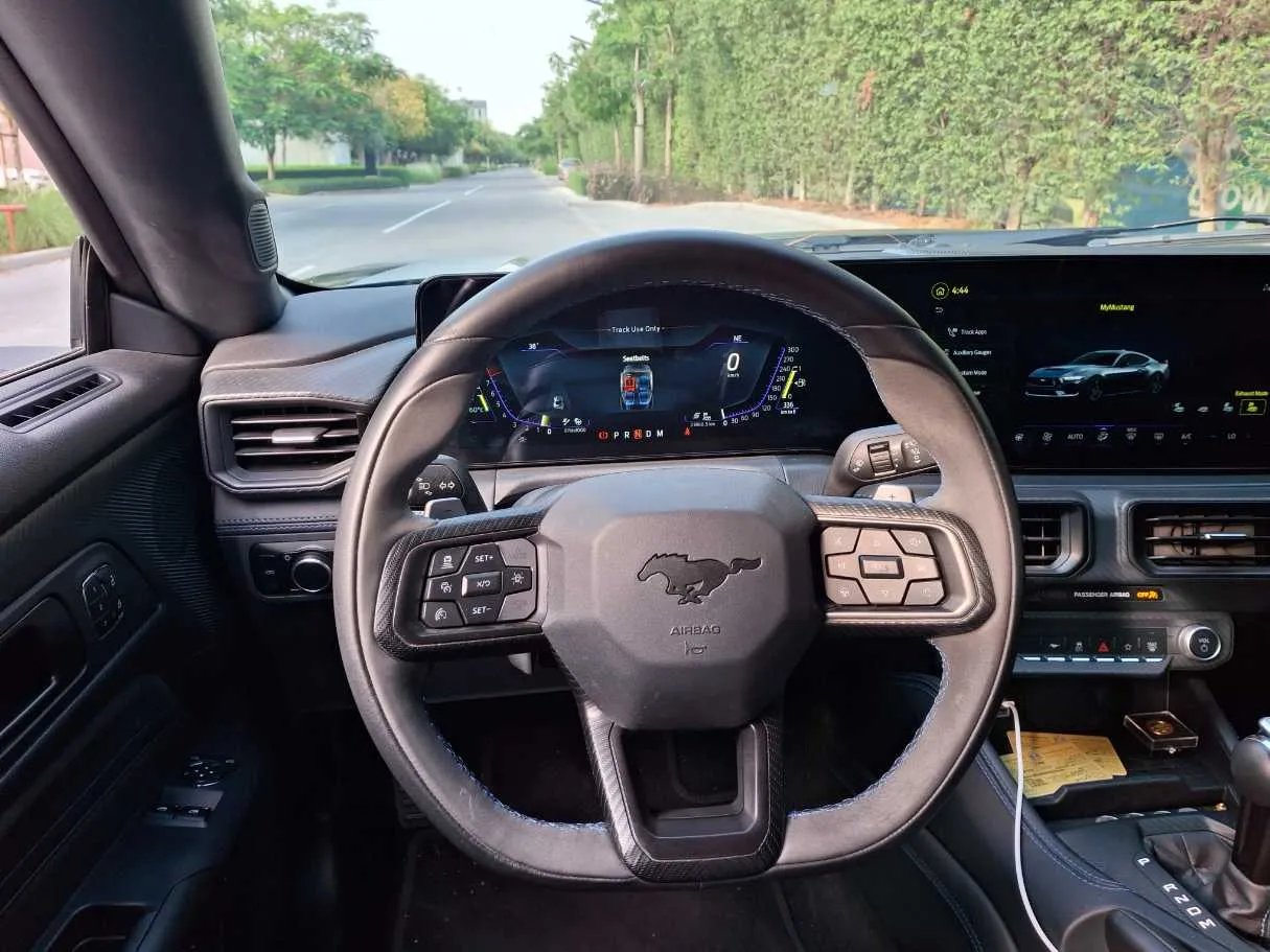 Car image 14