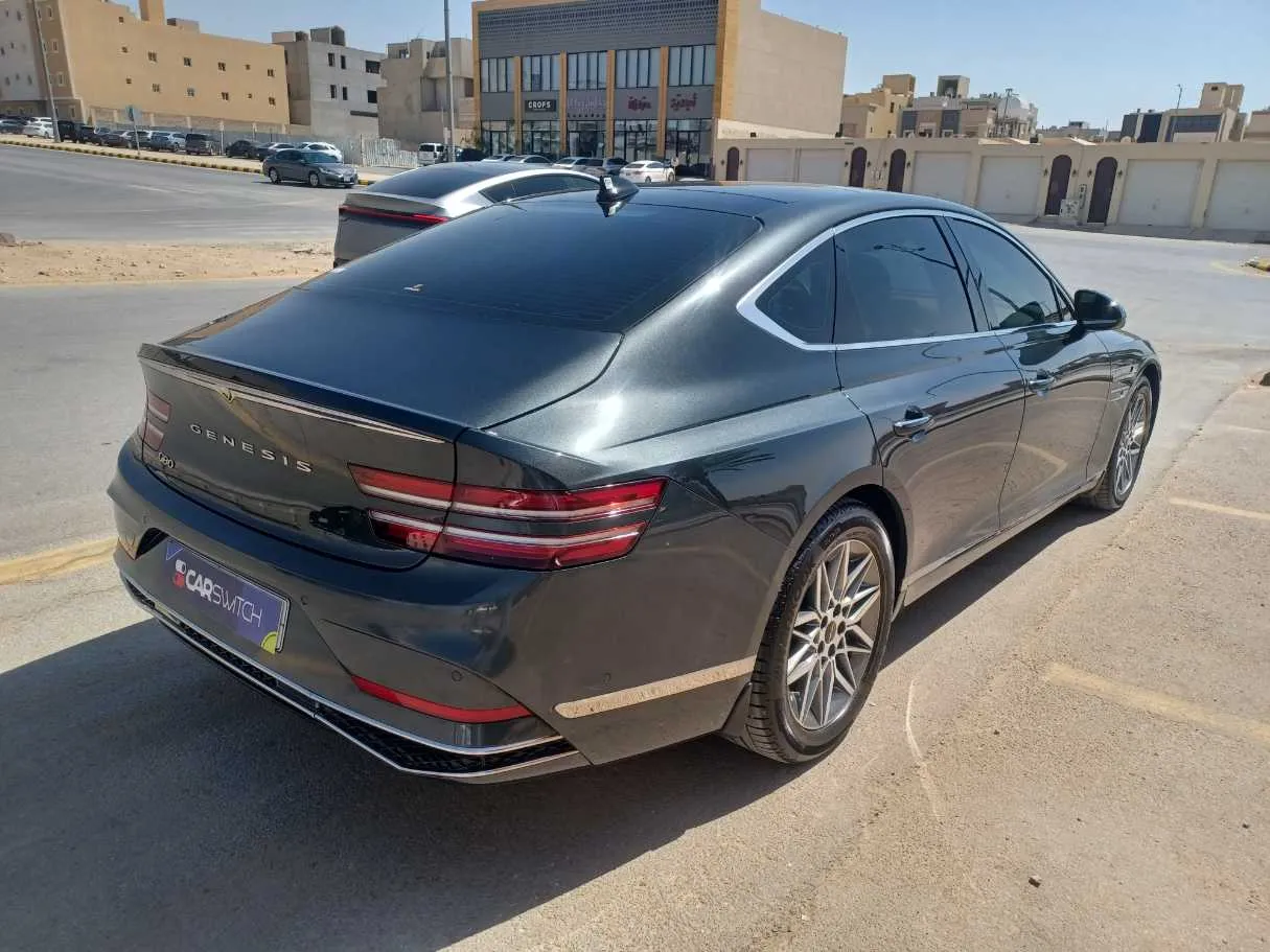 Car image 5