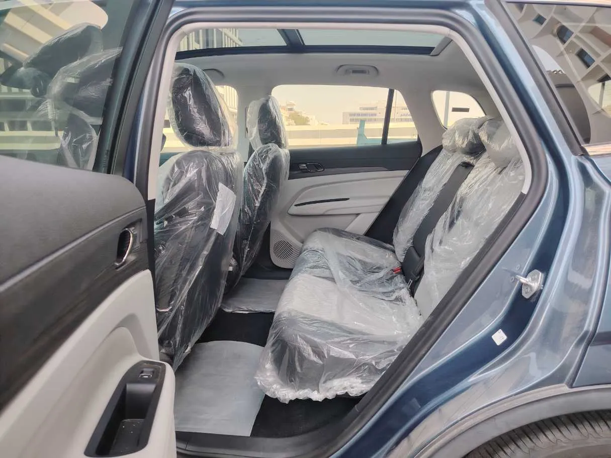 Car image 16