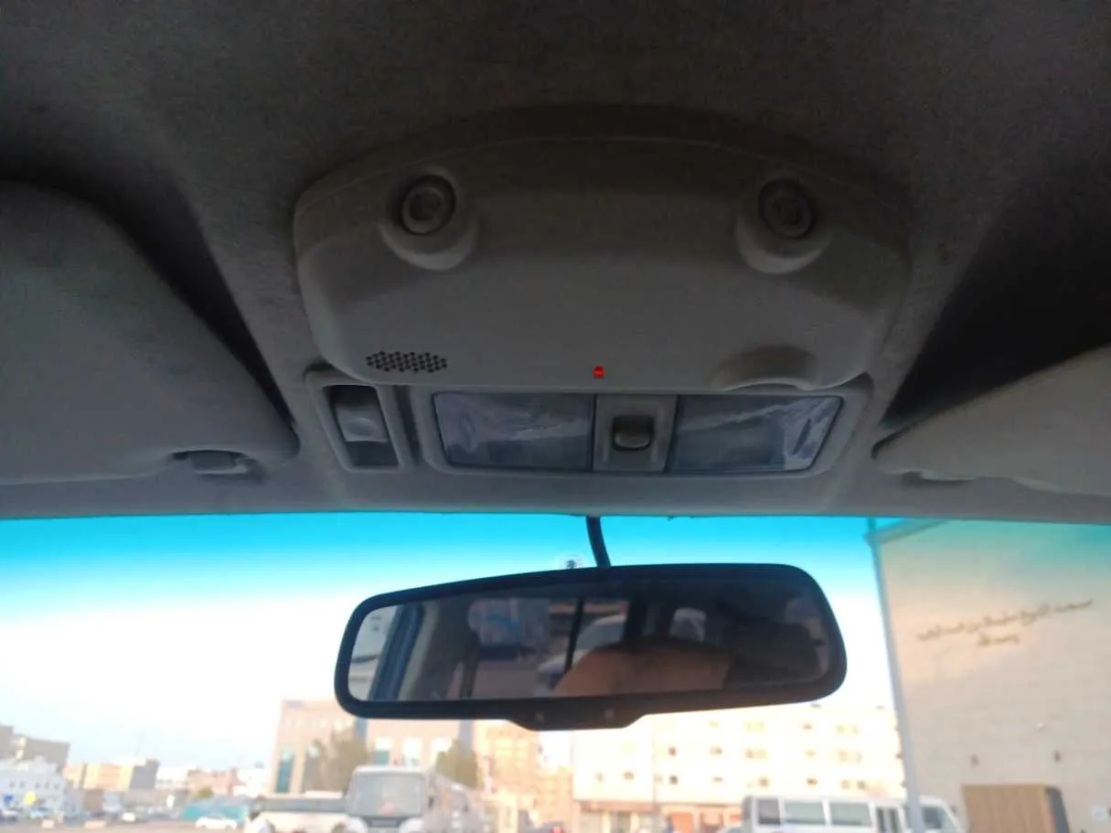 Car image 18