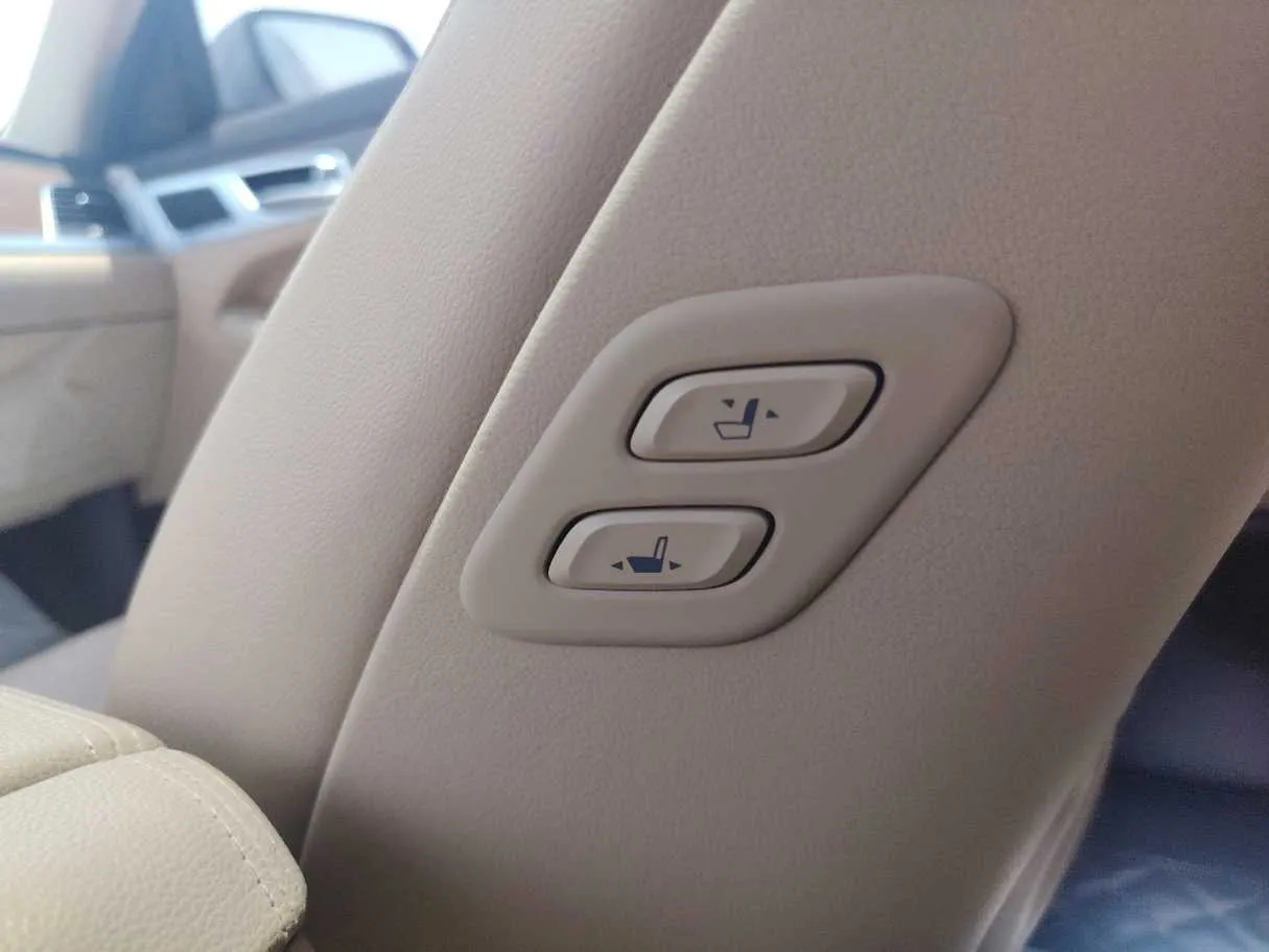 Car image 29