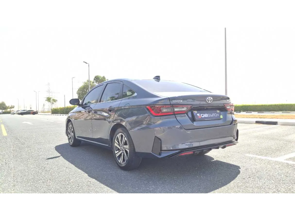 Car image 7