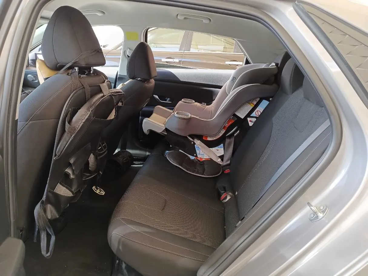 Car image 13