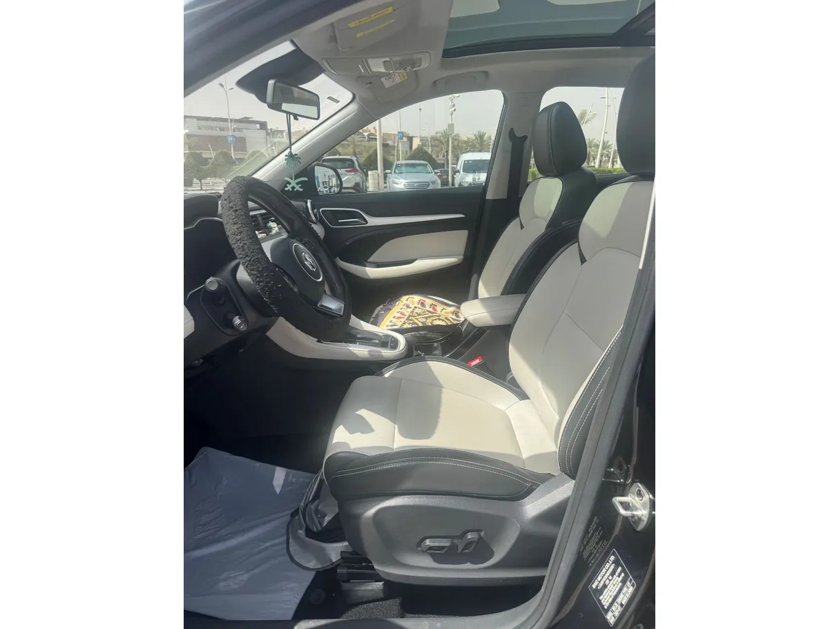 Car image 11