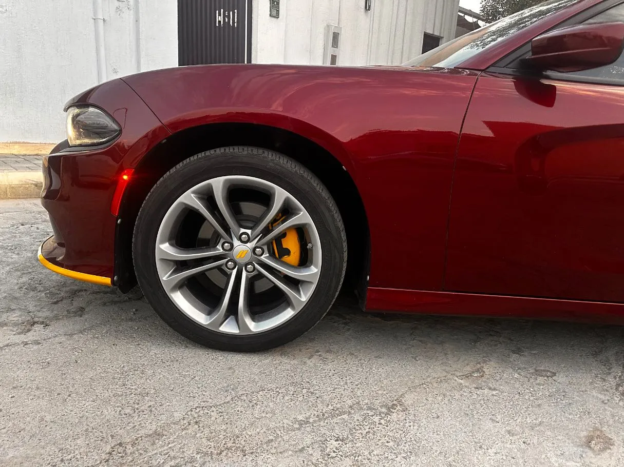 Car image 9