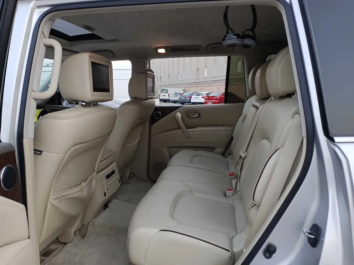 Car image 14