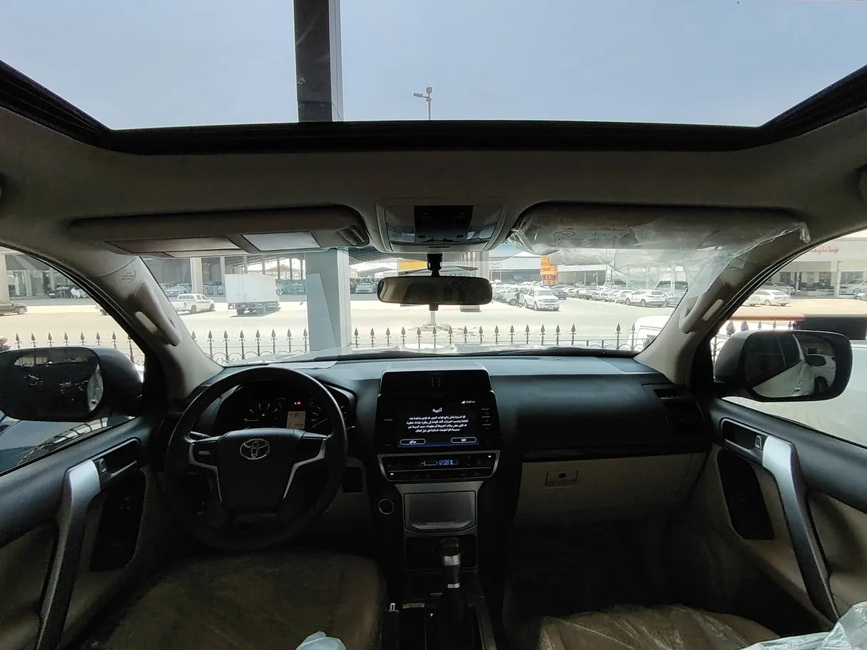 Car image 16