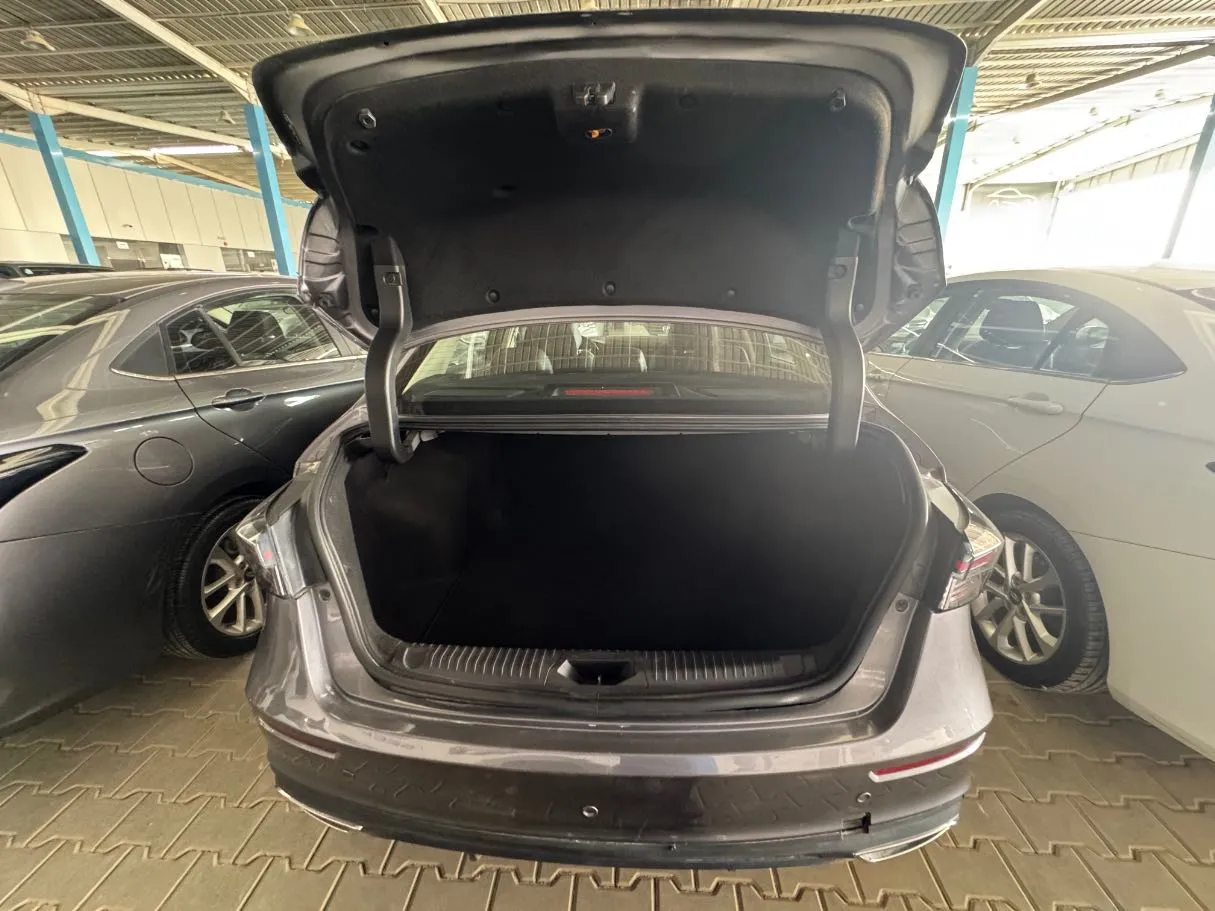 Car image 17
