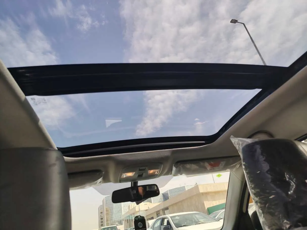 Car image 18