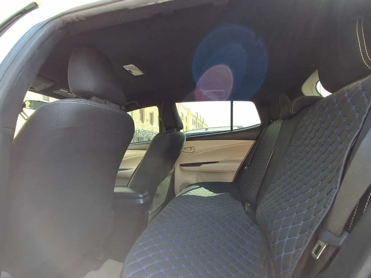 Car image 13