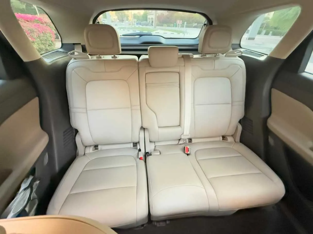Car image 25