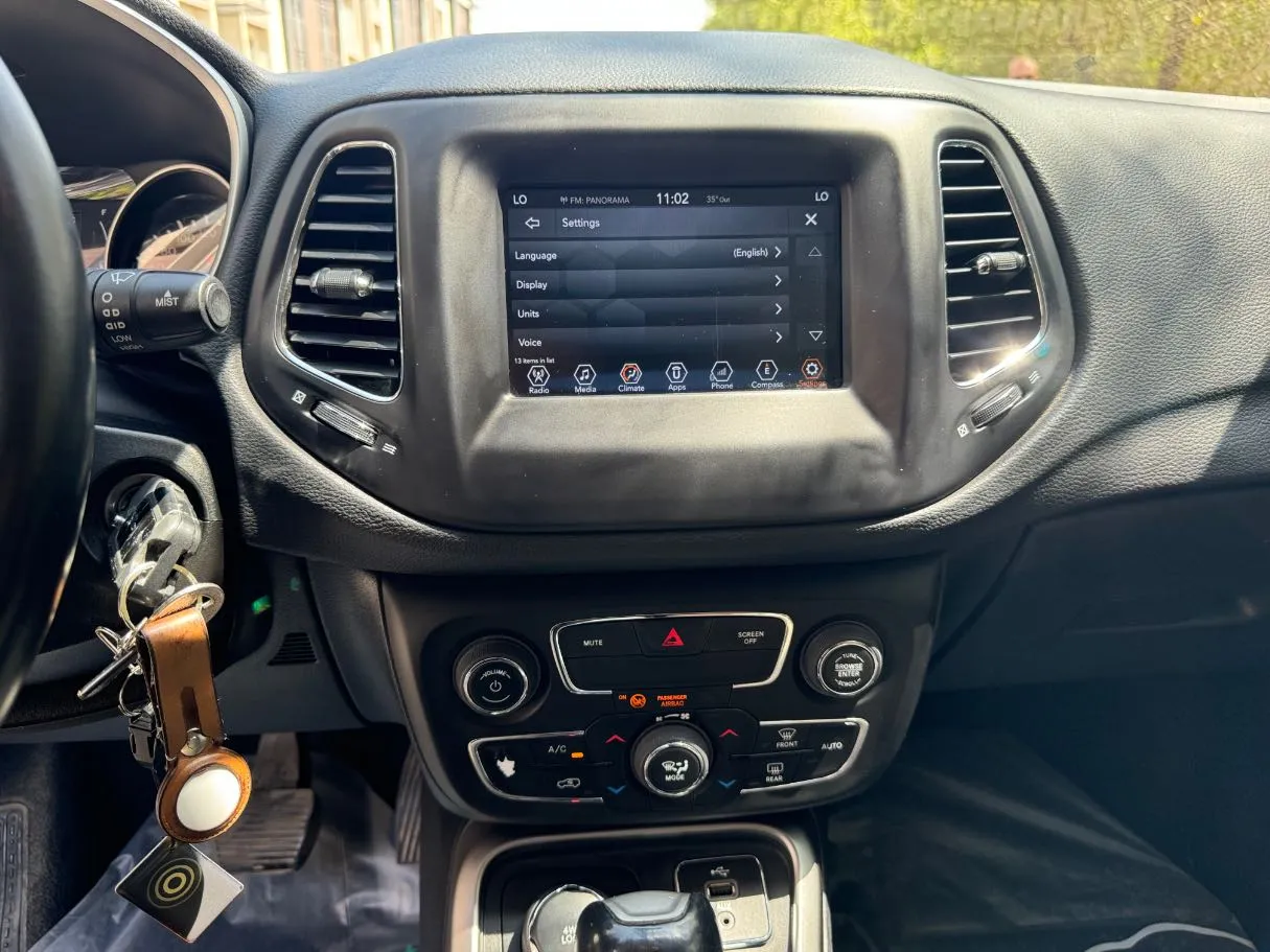 Car image 18
