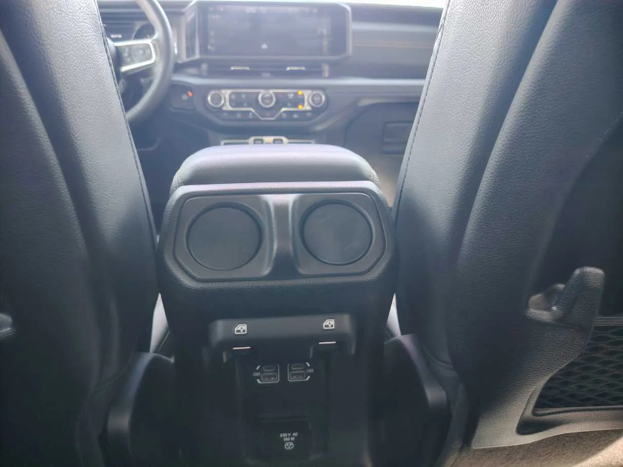 Car image 32