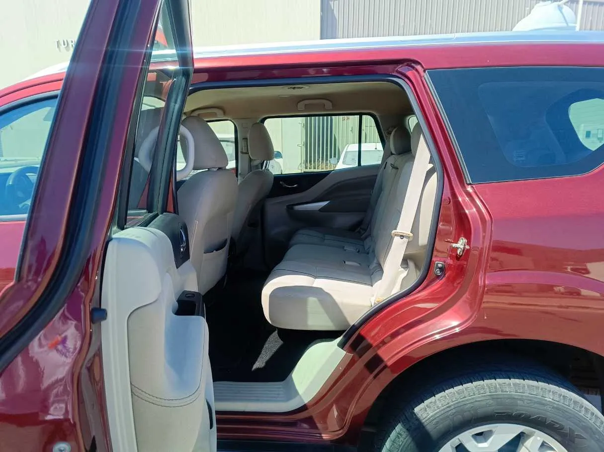 Car image 18