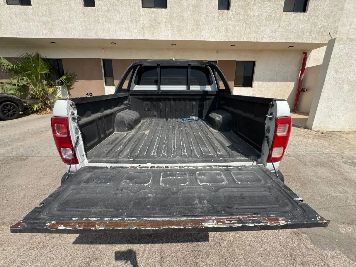 Car image 18
