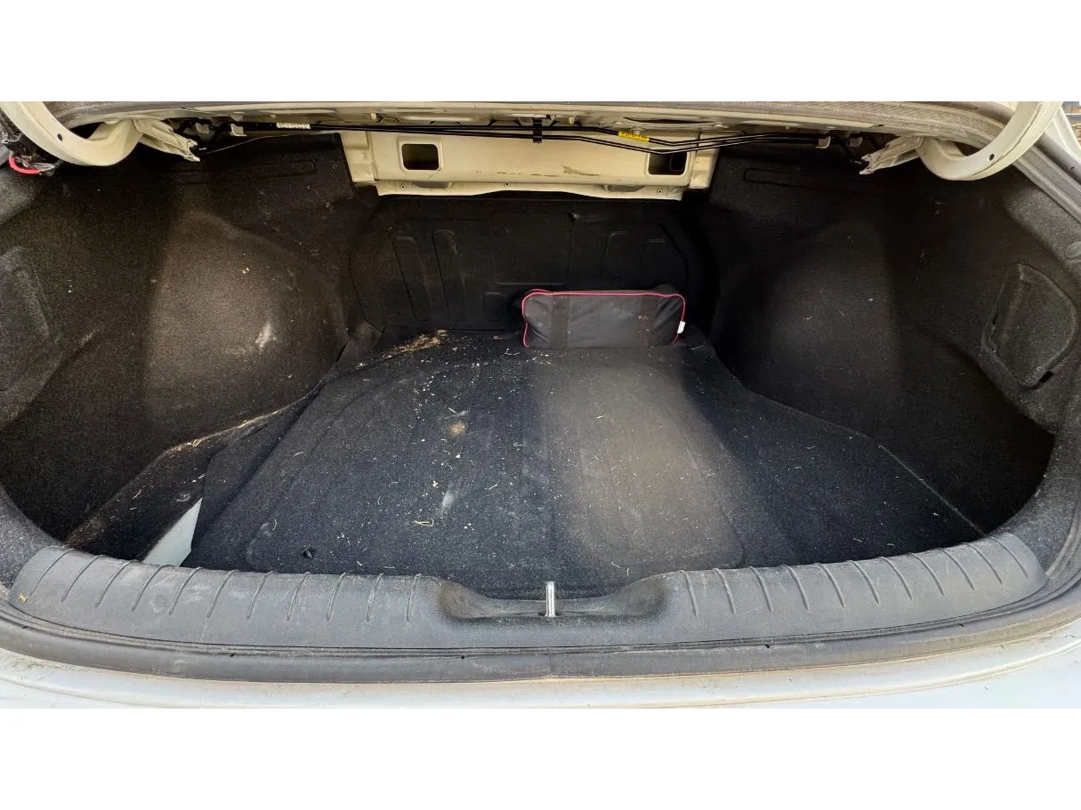 Car image 21