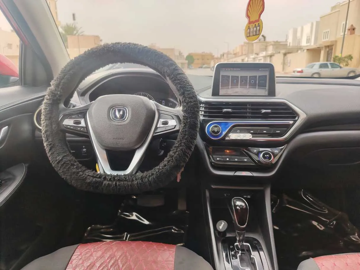 Car image 19
