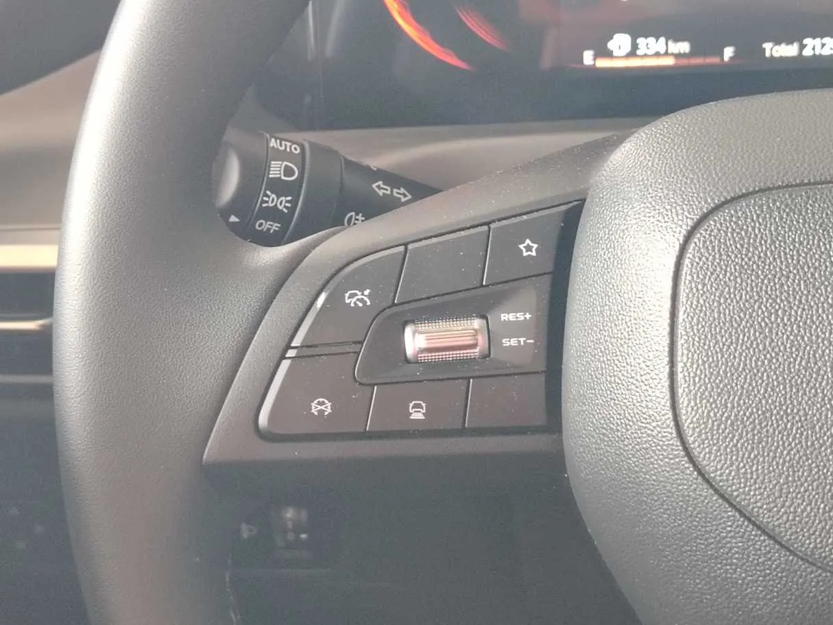 Car image 28