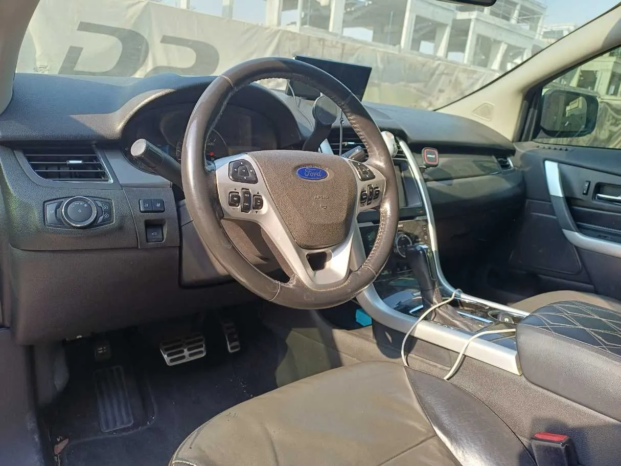 Car image 11