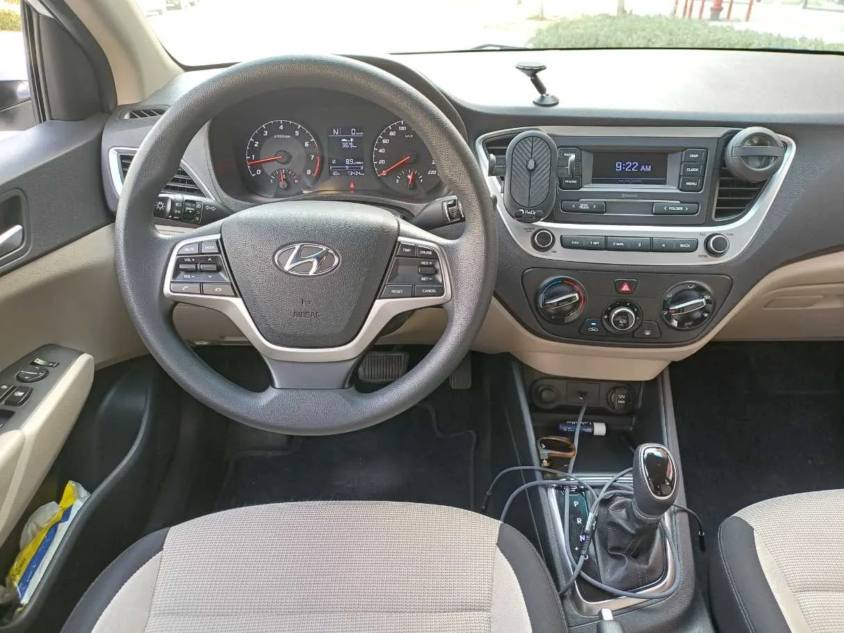 Car image 17