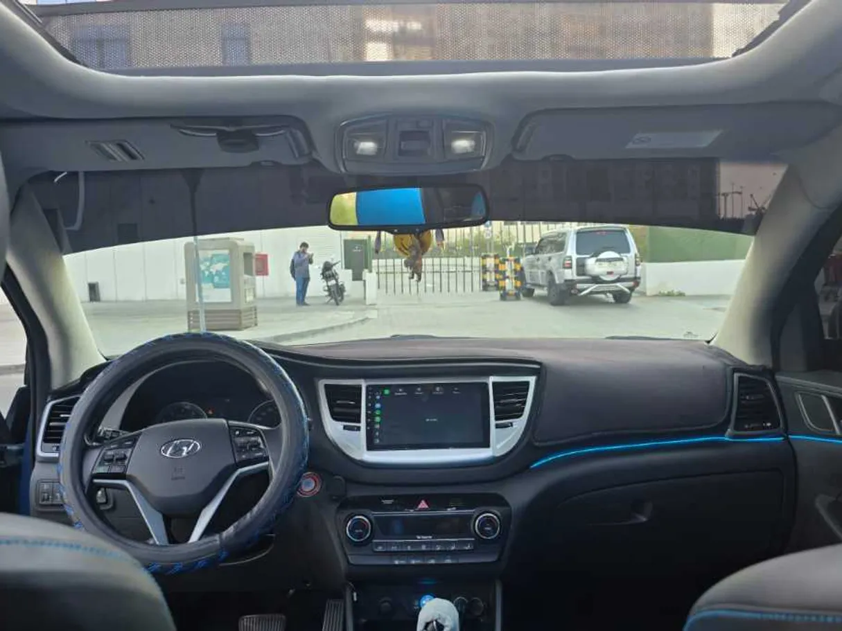 Car image 12