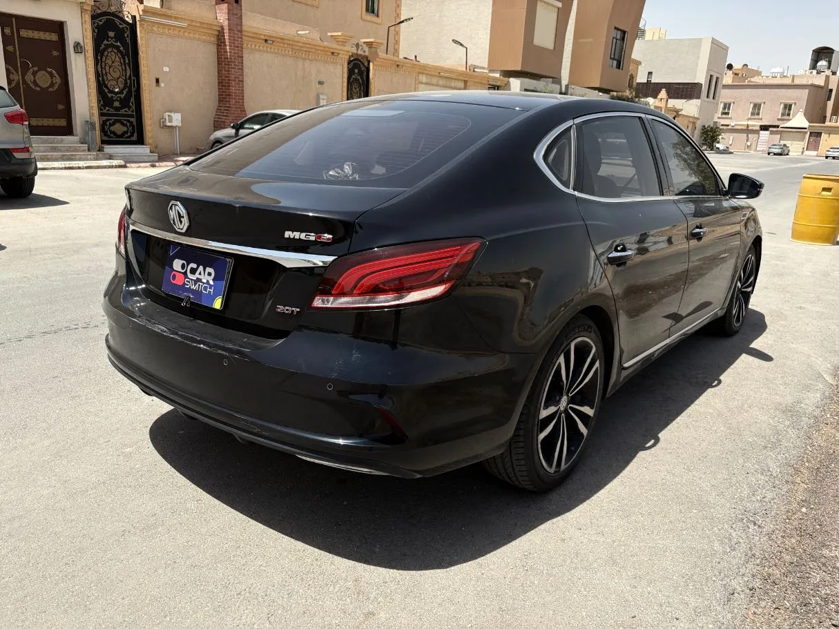 Car image 5