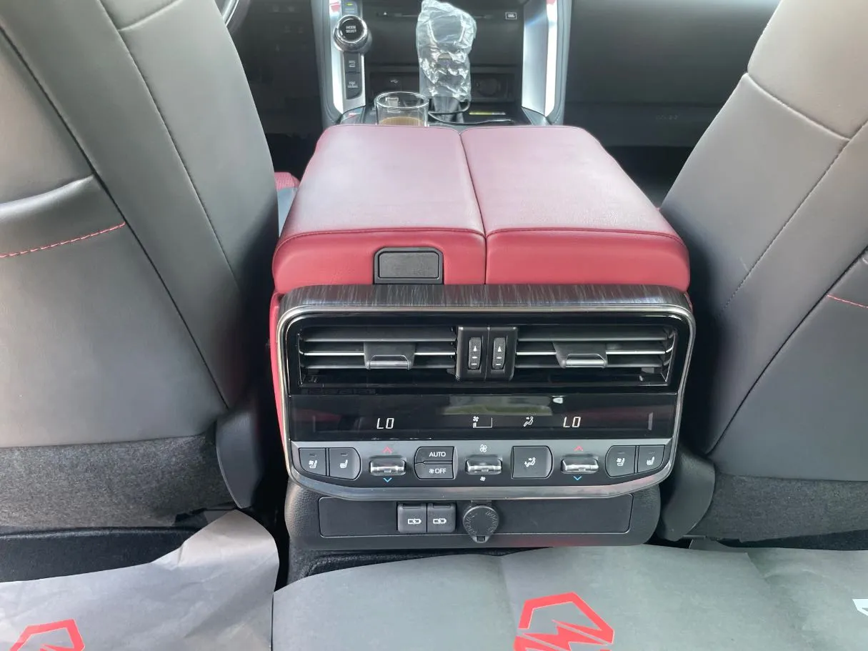 Car image 25