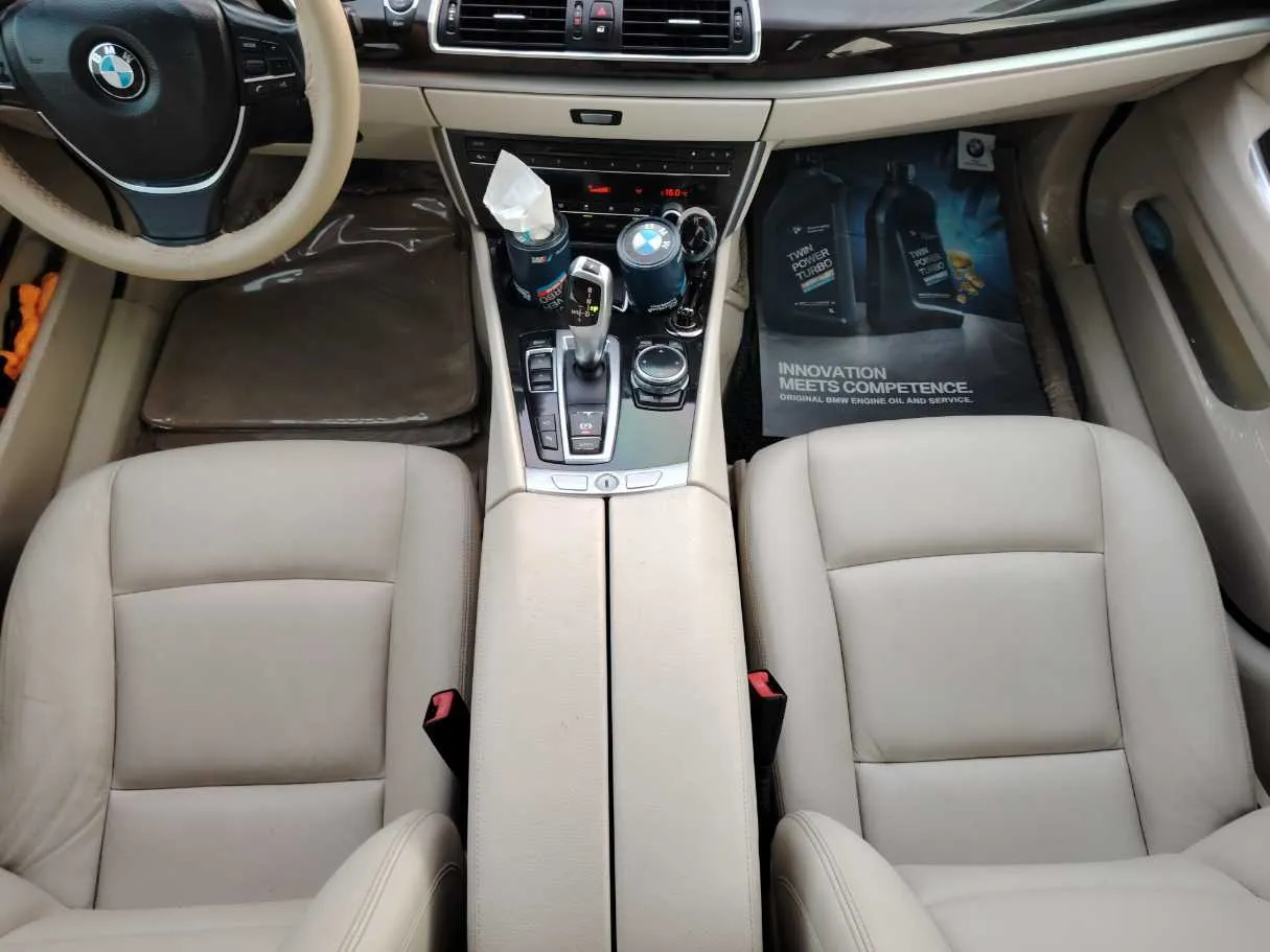 Car image 18