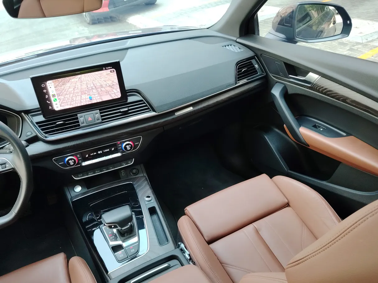 Car image 25