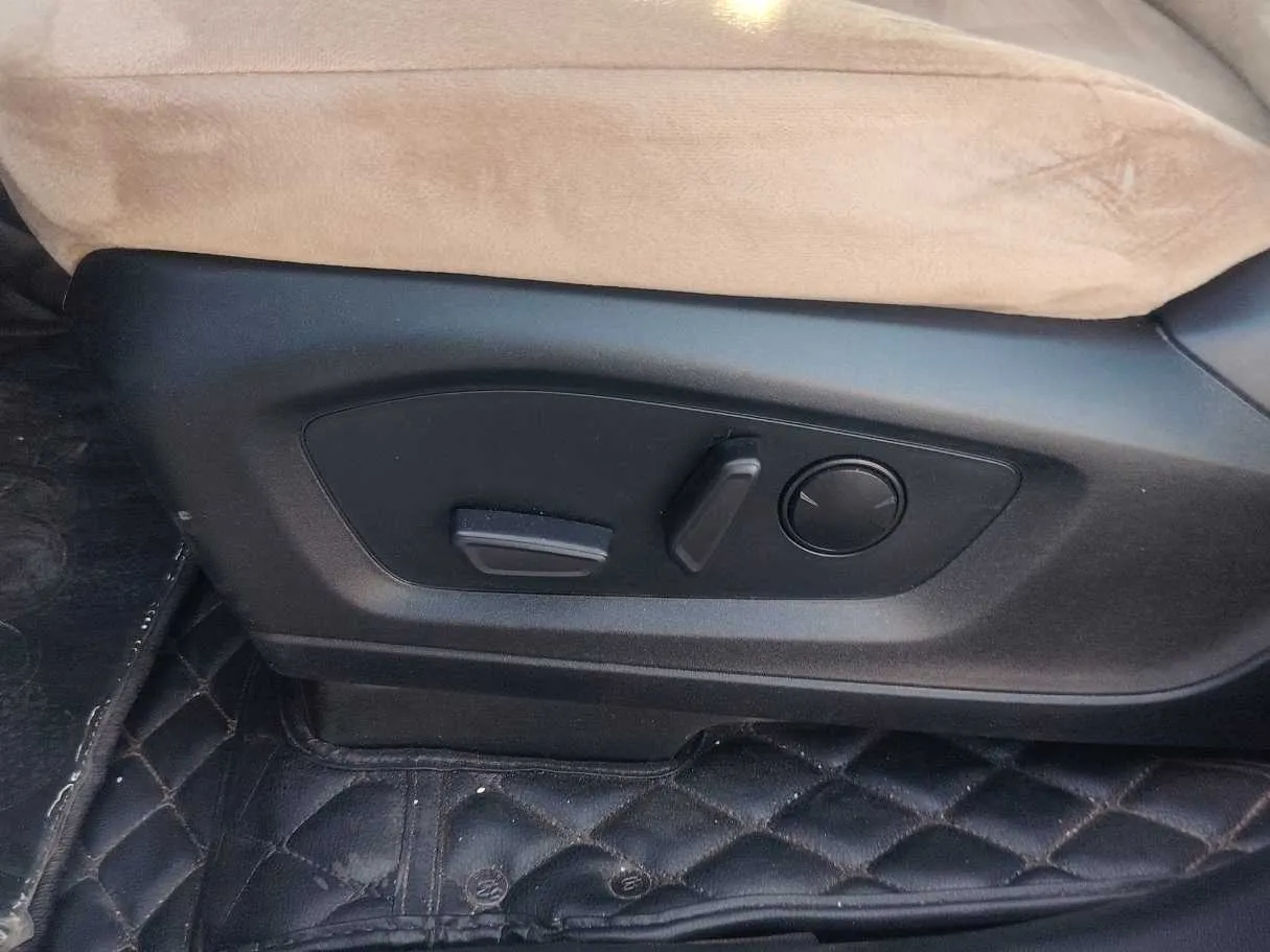 Car image 31