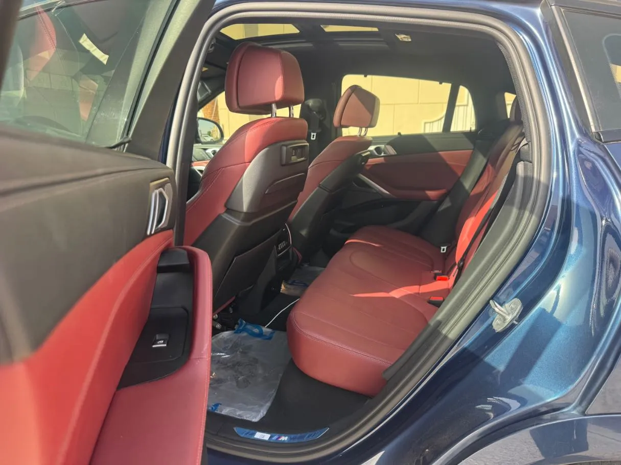 Car image 13