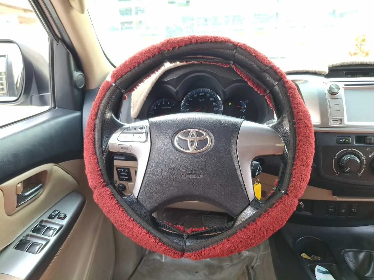 Car image 14