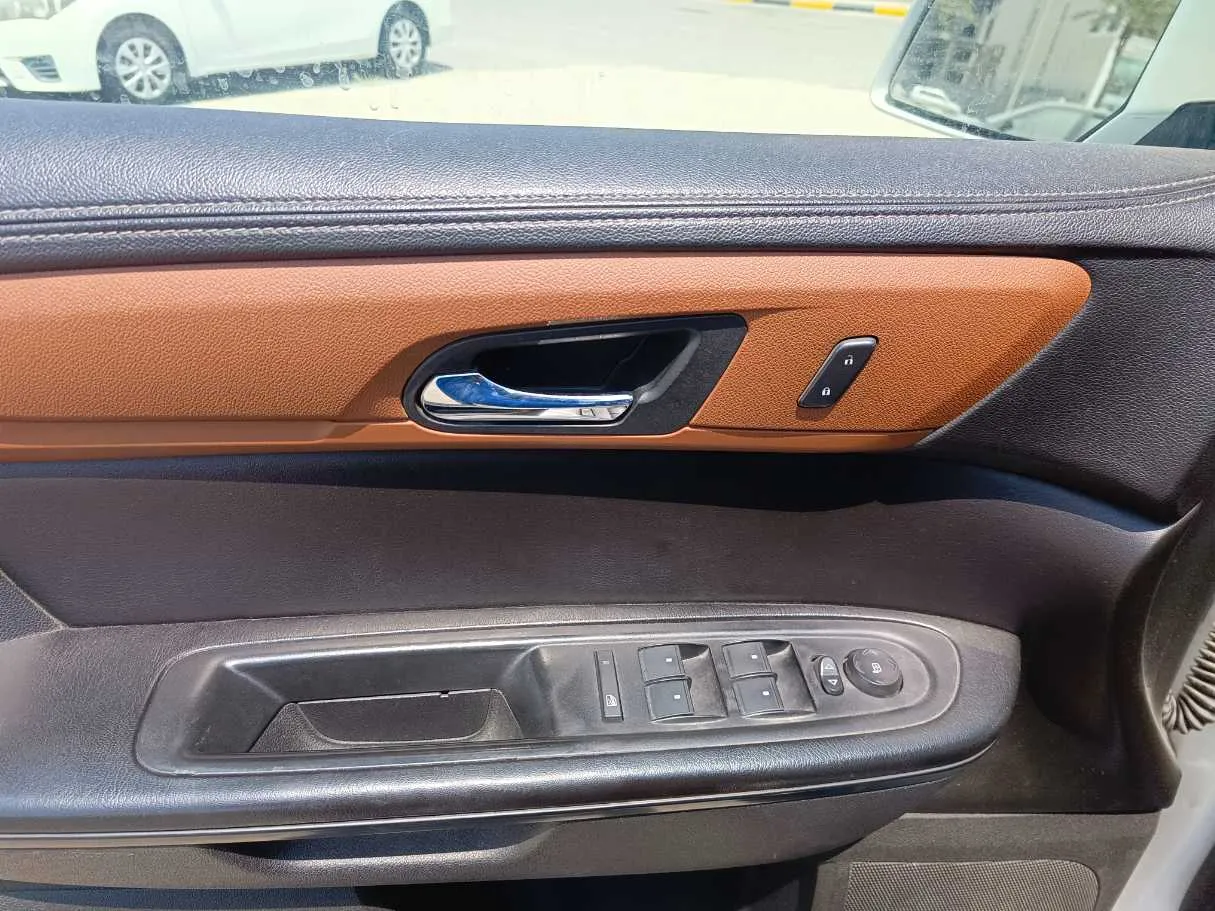 Car image 27