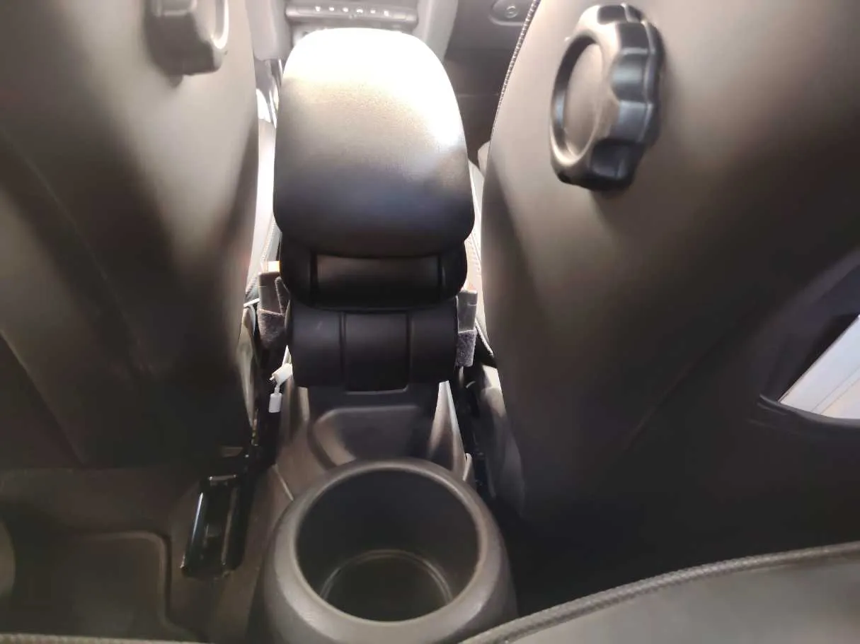 Car image 27