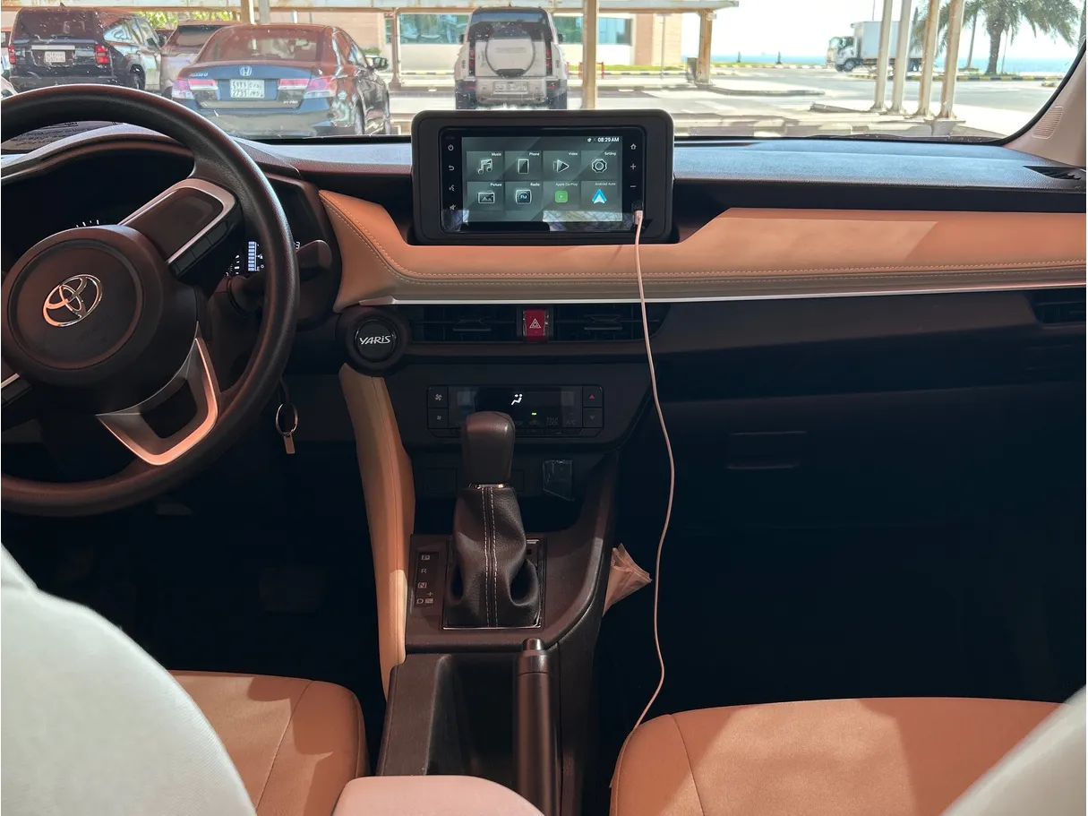 Car image 7