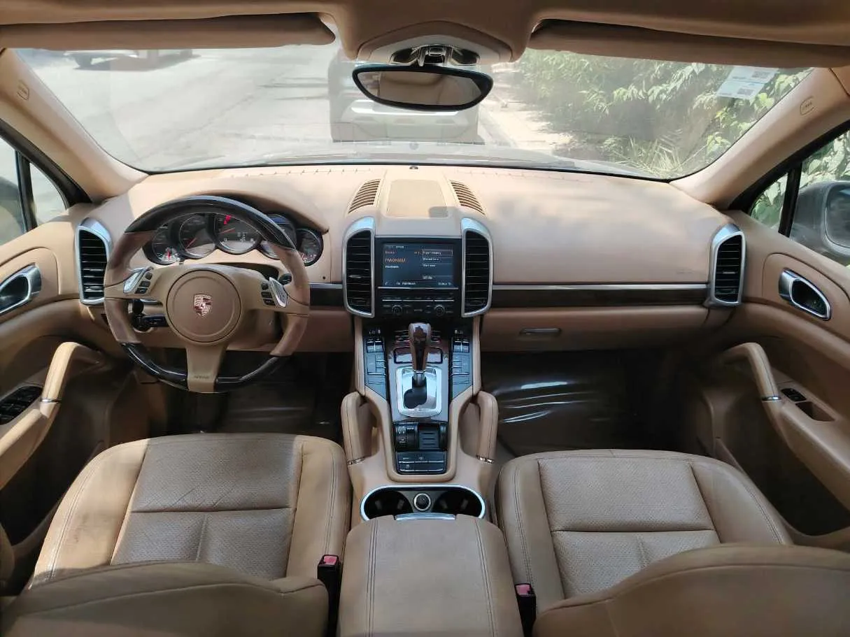 Car image 23